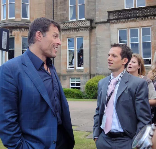 Timo Pommer mit Tony Robbins